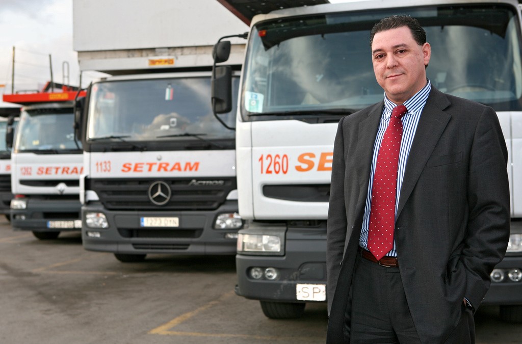 SETRAM y GEFCO colaboran en el tráfico de automóviles desde París hasta Barcelona y su estiba a Argelia